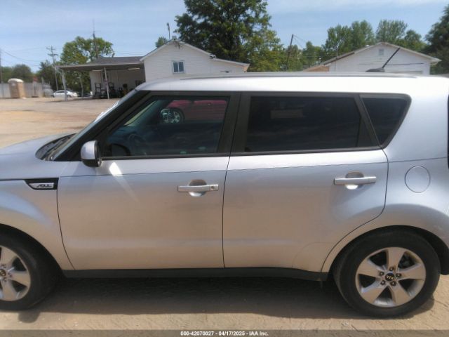 KNDJN2A2XJ7608165 KIA Soul