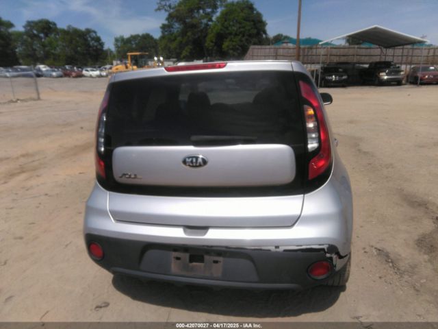 KNDJN2A2XJ7608165 KIA Soul