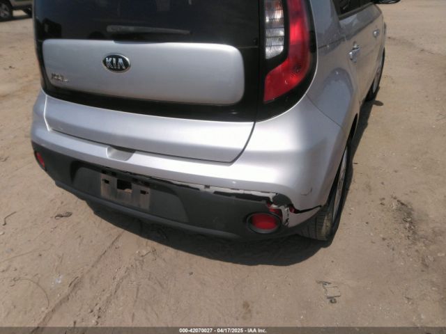 KNDJN2A2XJ7608165 KIA Soul