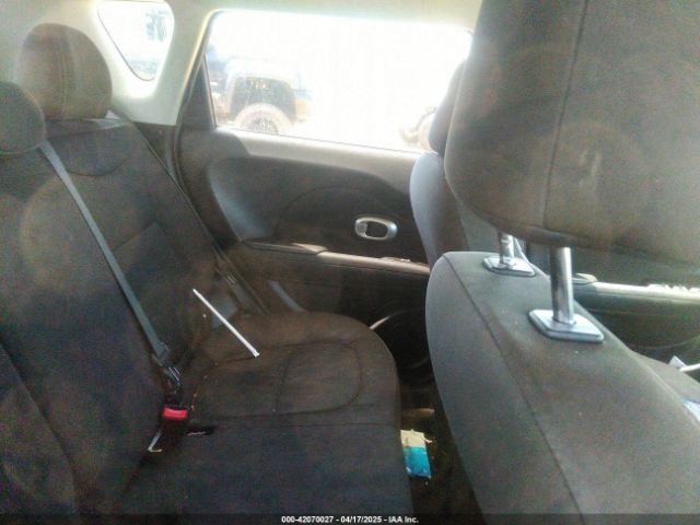 KNDJN2A2XJ7608165 KIA Soul