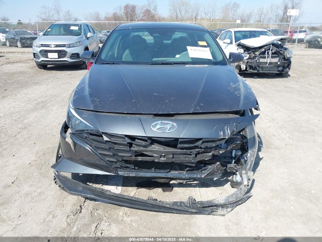 5NPLM4AGXNH065808 Hyundai ELANTRA SEL