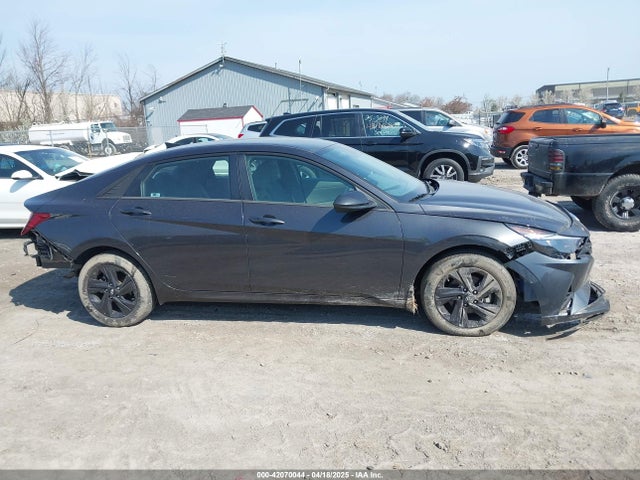 5NPLM4AGXNH065808 Hyundai ELANTRA SEL