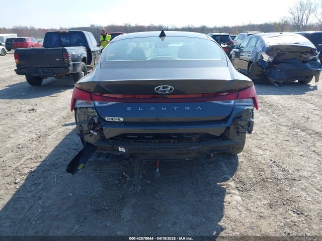 5NPLM4AGXNH065808 Hyundai ELANTRA SEL