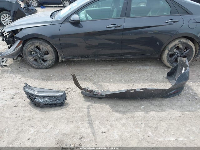 5NPLM4AGXNH065808 Hyundai ELANTRA SEL