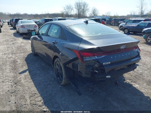 5NPLM4AGXNH065808 Hyundai ELANTRA SEL