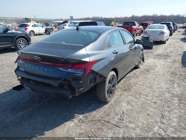 5NPLM4AGXNH065808 Hyundai ELANTRA SEL