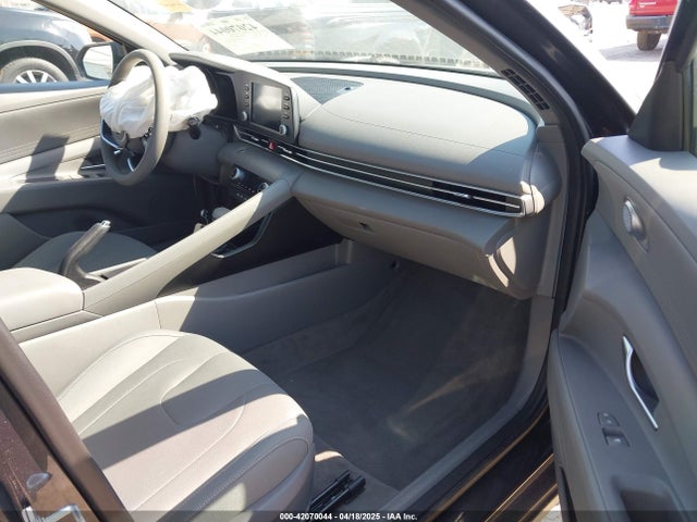 5NPLM4AGXNH065808 Hyundai ELANTRA SEL