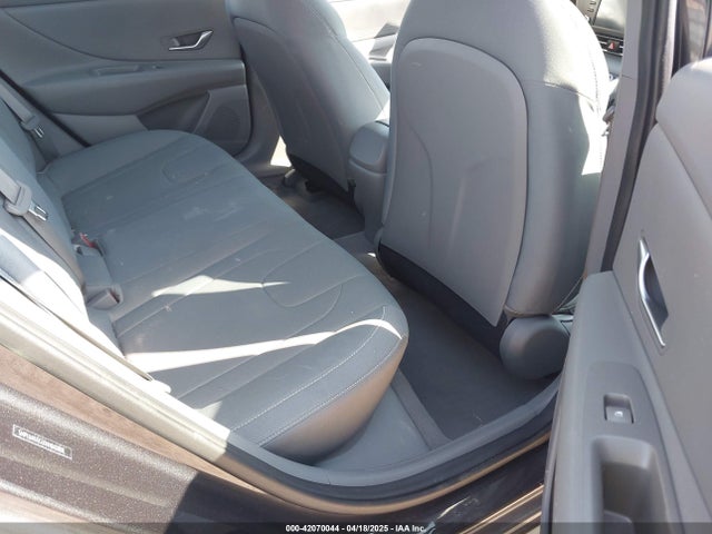 5NPLM4AGXNH065808 Hyundai ELANTRA SEL
