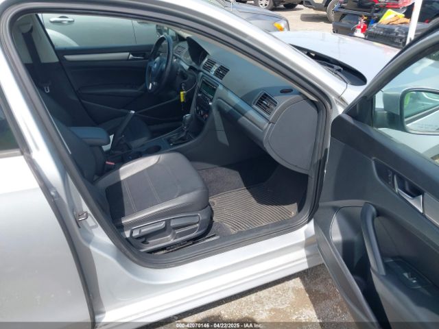 1VWAT7A34EC072982 Volkswagen Passat 1.8t Wolfsburg Edition