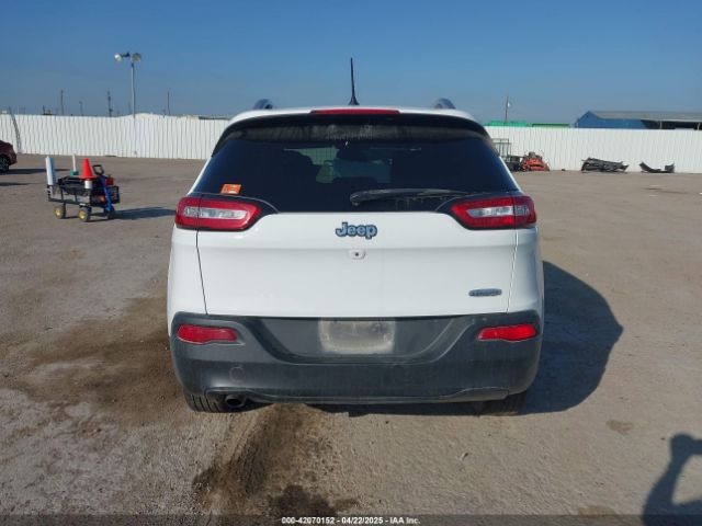 1C4PJLCB2JD511083 Jeep Cherokee Latitude Fwd