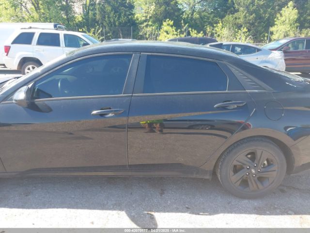 5NPLS4AG2MH009981 Hyundai ELANTRA SEL