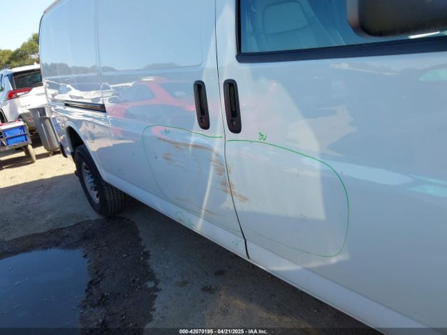 1GCWGBFP1P1111067 Chevrolet Express Cargo Rwd 2500 Extended Wheelbase Wt