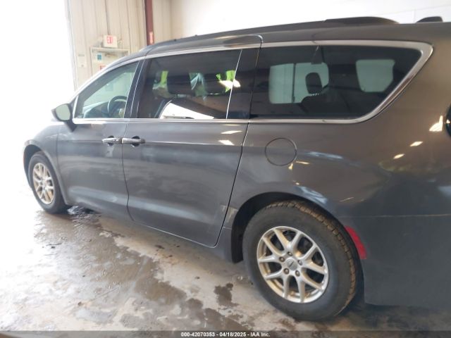 2021 CHRYSLER VOYAGER 2C4RC1DG0MR515555 Photo 2