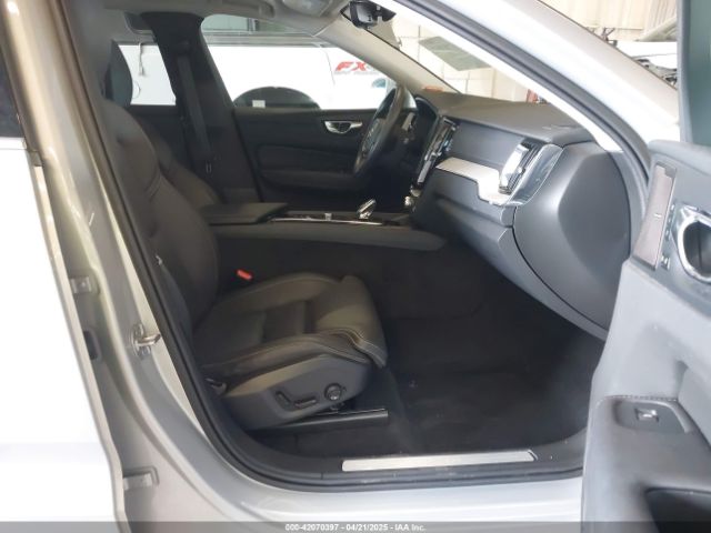 2022 VOLVO XC60 RECHARGE PLUG-IN HYBRID YV4H60DL4N1050159 Photo 4