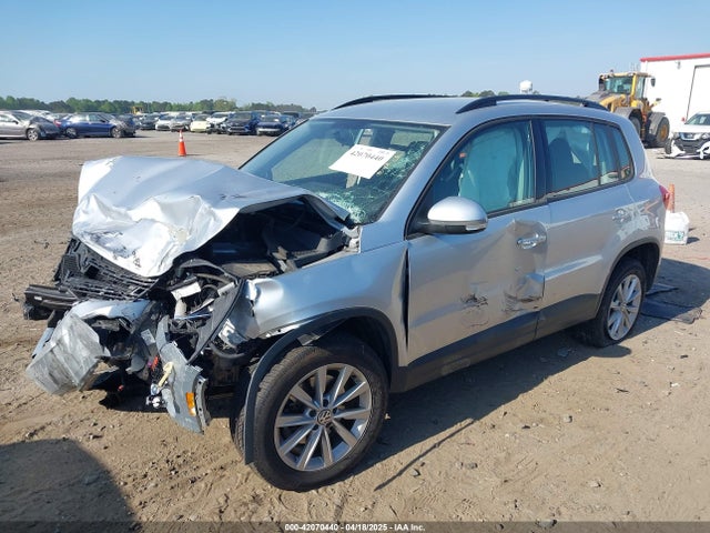 WVGAV7AXXJK003077 Volkswagen Tiguan Limited 2.0t