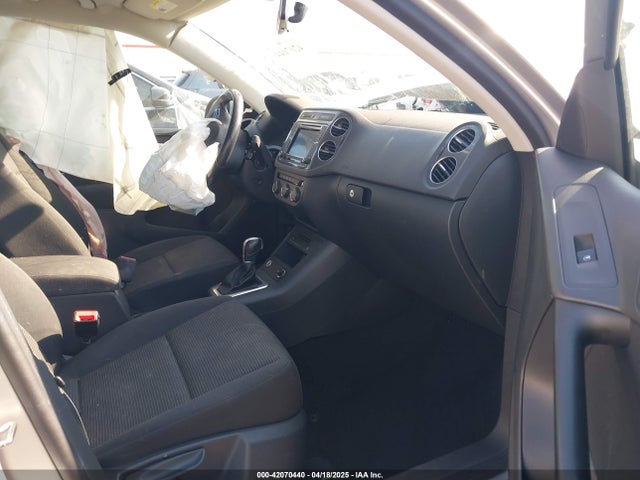 WVGAV7AXXJK003077 Volkswagen Tiguan Limited 2.0t
