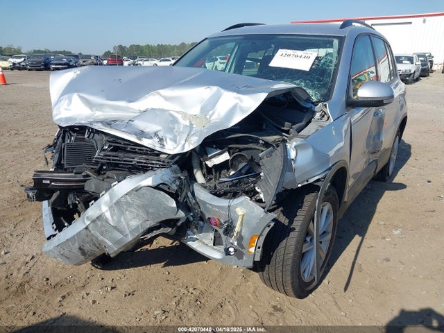 WVGAV7AXXJK003077 Volkswagen Tiguan Limited 2.0t