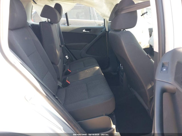 WVGAV7AXXJK003077 Volkswagen Tiguan Limited 2.0t