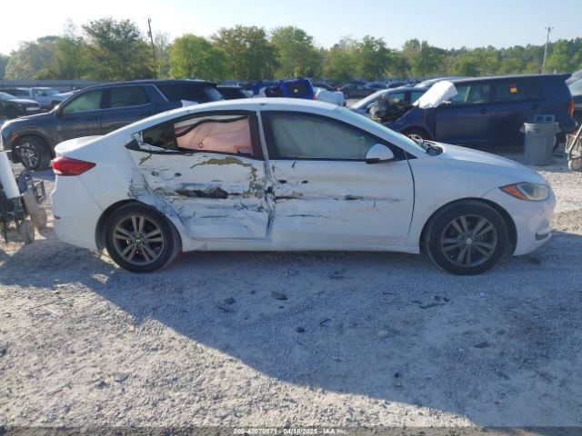 5NPD84LF1JH302368 Hyundai ELANTRA SEL