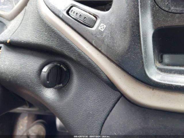 1C4PJLAB0GW207556 Jeep Cherokee Sport