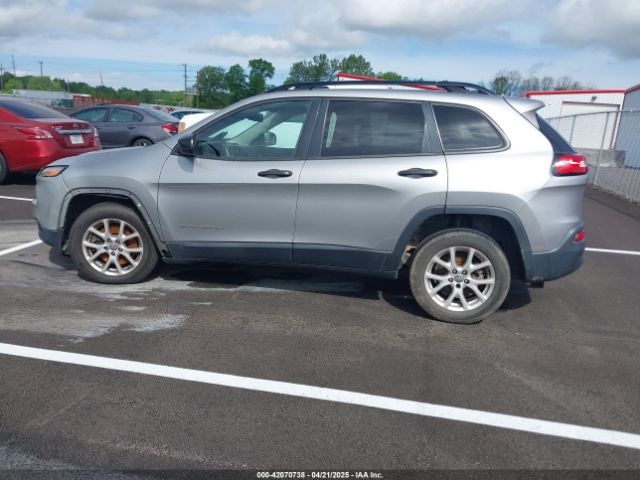 1C4PJLAB0GW207556 Jeep Cherokee Sport