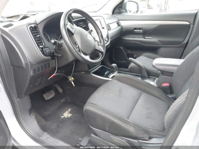 JA4AD2A38HZ044472 Mitsubishi Outlander Es