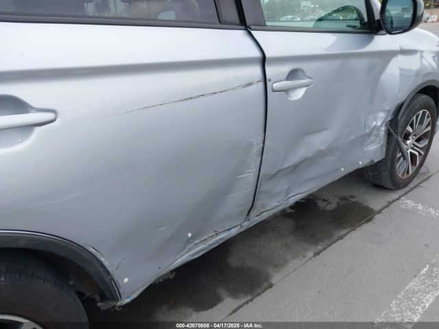 JA4AD2A38HZ044472 Mitsubishi Outlander Es