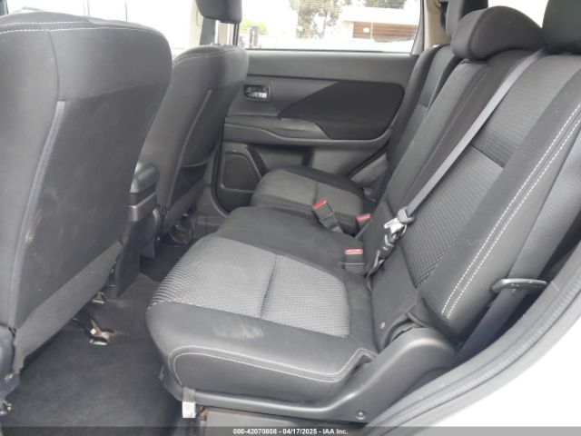JA4AD2A38HZ044472 Mitsubishi Outlander Es