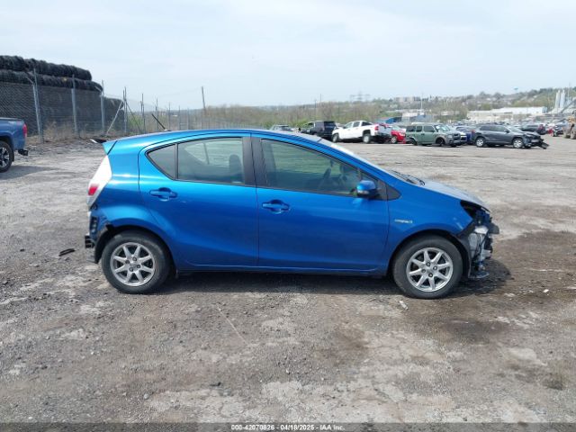 JTDKDTB33E1565723 Toyota Prius C One