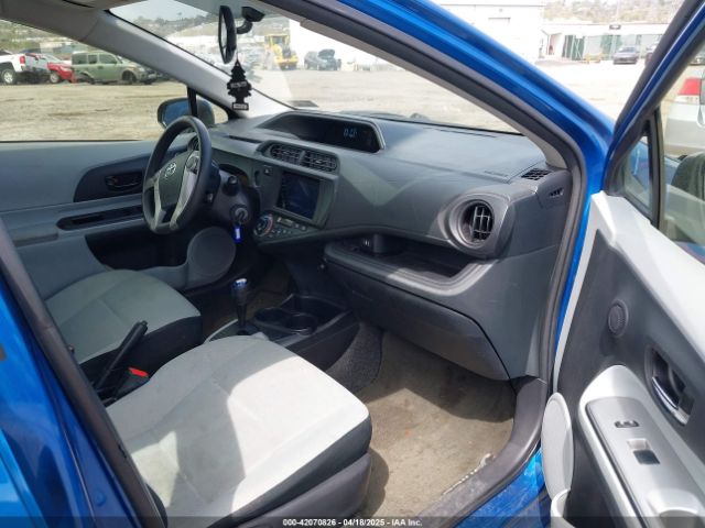 JTDKDTB33E1565723 Toyota Prius C One
