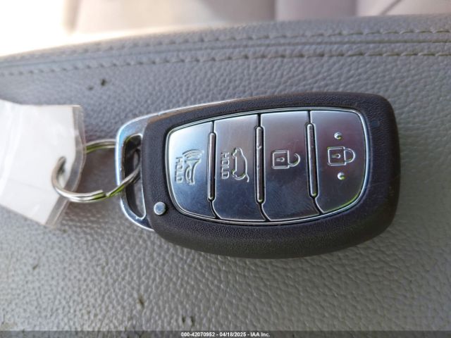 KM8J33A27HU566718 Hyundai Tucson Value