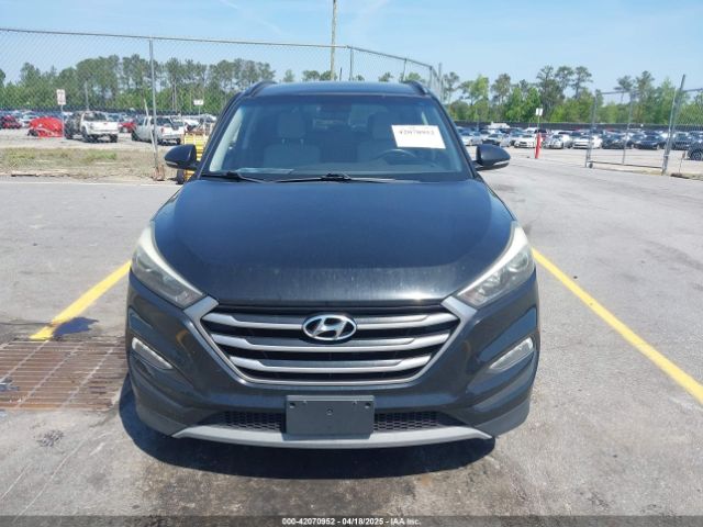 KM8J33A27HU566718 Hyundai Tucson Value