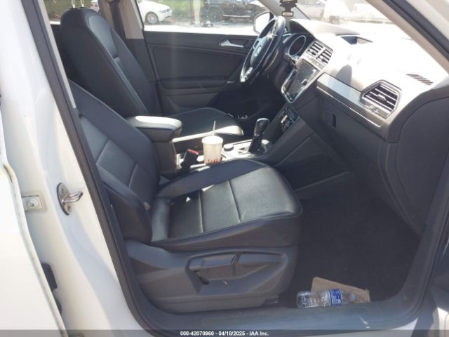 3VV2B7AXXJM017136 Volkswagen Tiguan 2.0t Se/2.0t Sel