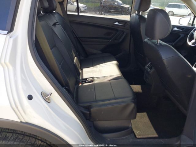 3VV2B7AXXJM017136 Volkswagen Tiguan 2.0t Se/2.0t Sel
