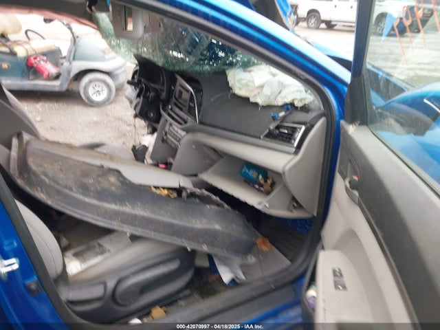 5NPD74LF2HH208187 Hyundai ELANTRA SE