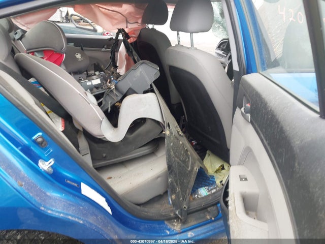 5NPD74LF2HH208187 Hyundai ELANTRA SE