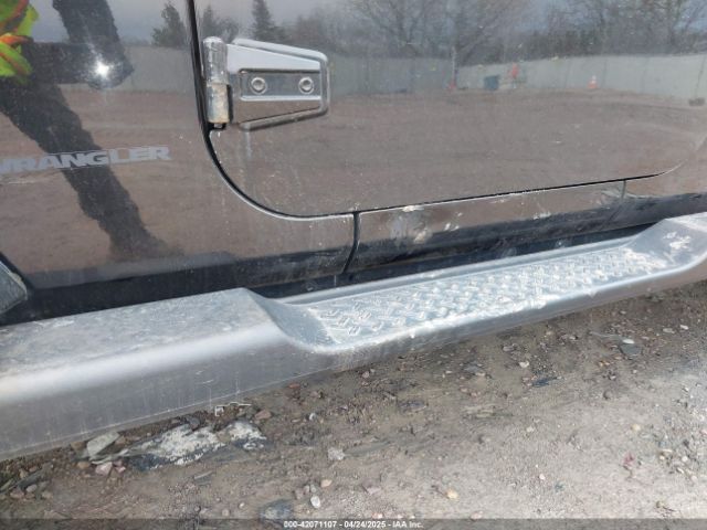 1C4BJWEG8EL143198 Jeep Wrangler Unlimited Dragon Edition