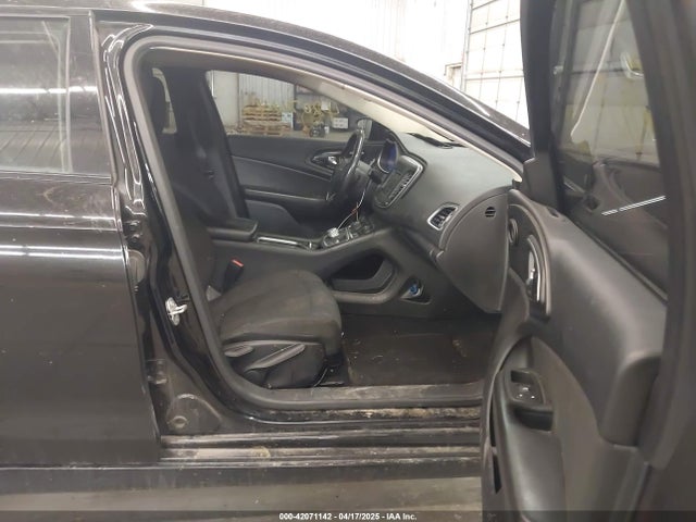 Chrysler 200 Limited 2015 1C3CCCAB7FN730056 Image 5
