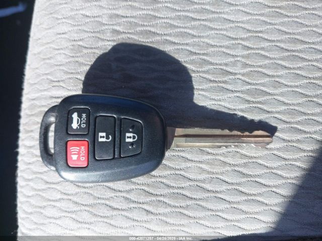 2T1BURHE9GC521686 Toyota COROLLA LE