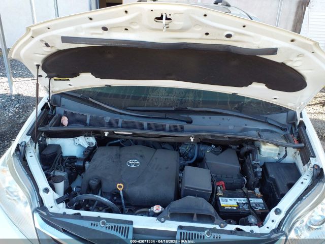 5TDYZ3DC6JS905338 Toyota Sienna Xle Premium 8 Passenger