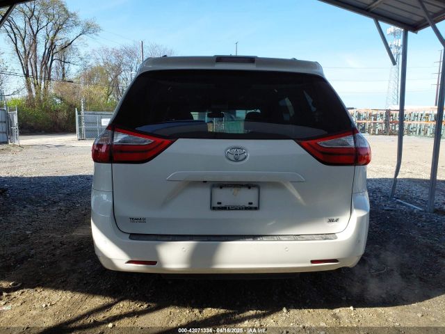 5TDYZ3DC6JS905338 Toyota Sienna Xle Premium 8 Passenger