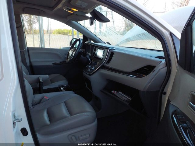 5TDYZ3DC6JS905338 Toyota Sienna Xle Premium 8 Passenger
