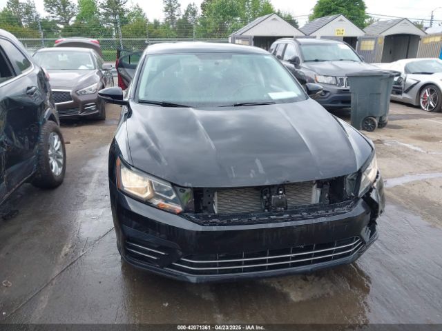 1VWDT7A32HC004021 Volkswagen Passat 1.8t R-line