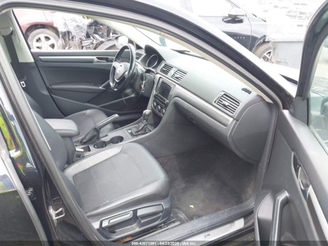 1VWDT7A32HC004021 Volkswagen Passat 1.8t R-line
