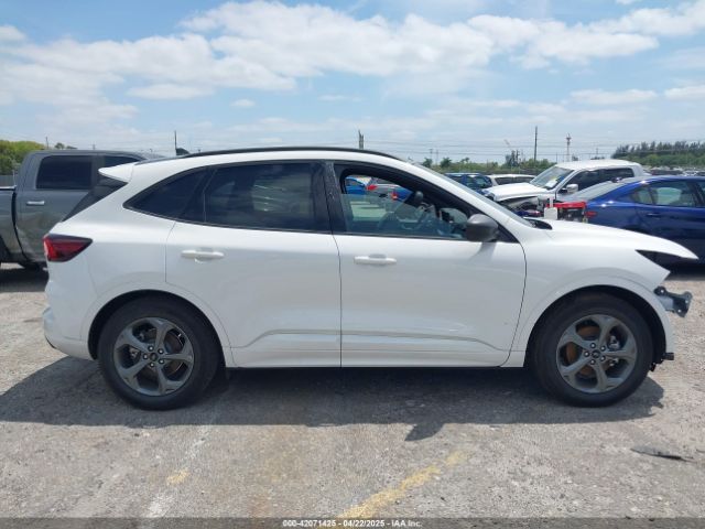 1FMCU0MNXPUB45343 Ford Escape St-line