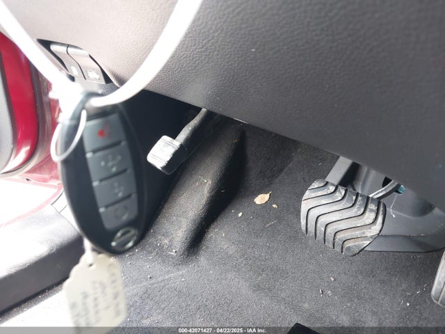 JN8AT2MT2HW386235 Nissan ROGUE SV