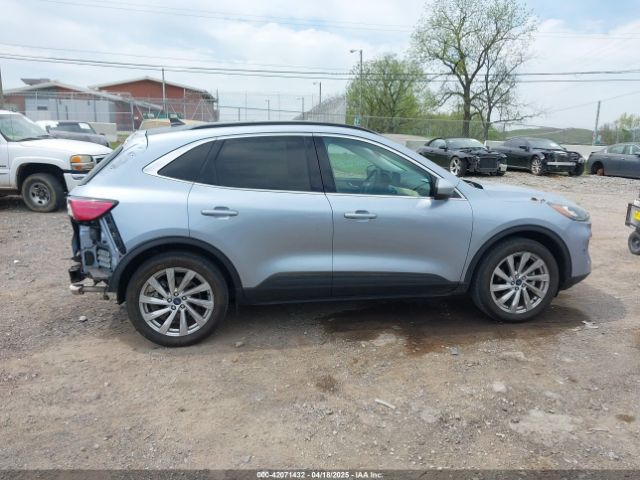 1FMCU9J95NUA87666 Ford Escape Titanium