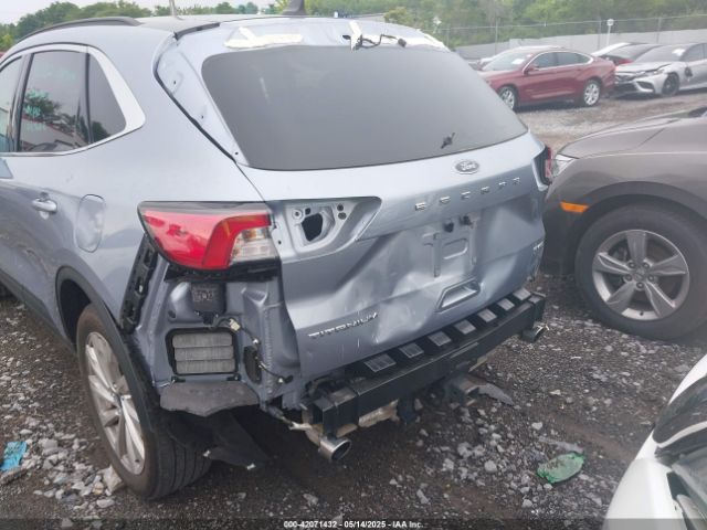 1FMCU9J95NUA87666 Ford Escape Titanium