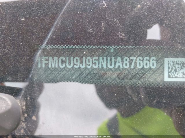 1FMCU9J95NUA87666 Ford Escape Titanium
