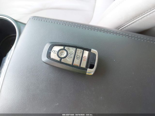 2LMPJ8J99LBL00372 Lincoln Nautilus Standard